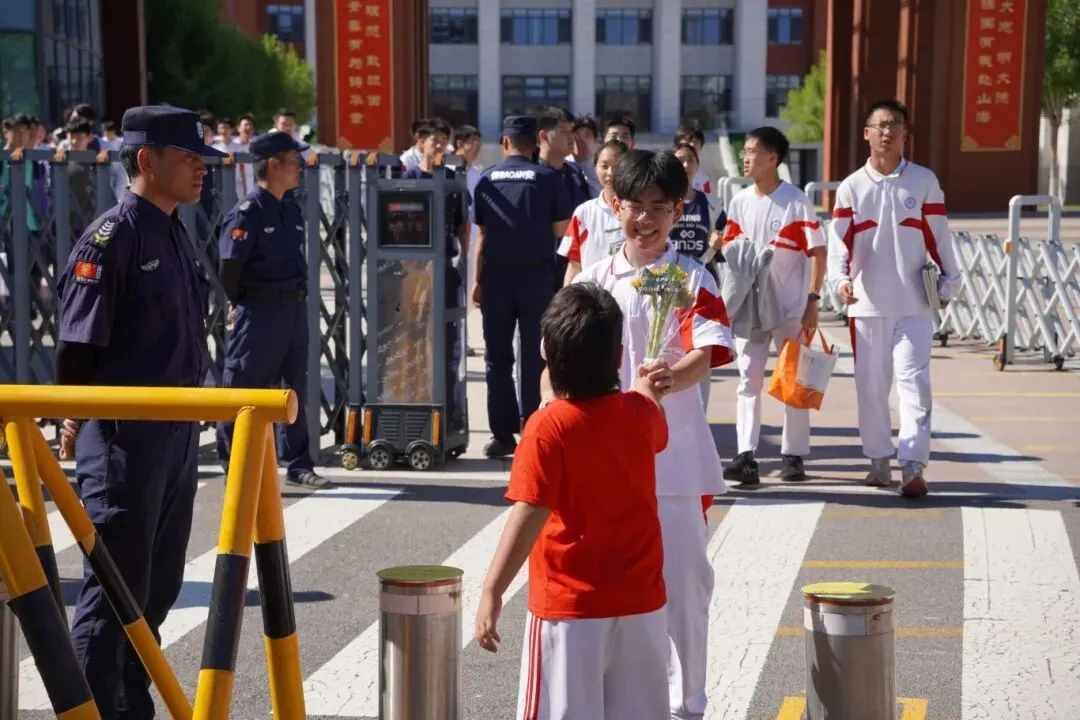 北京经开区中考圆满收官!-第2张图片-四季读书网