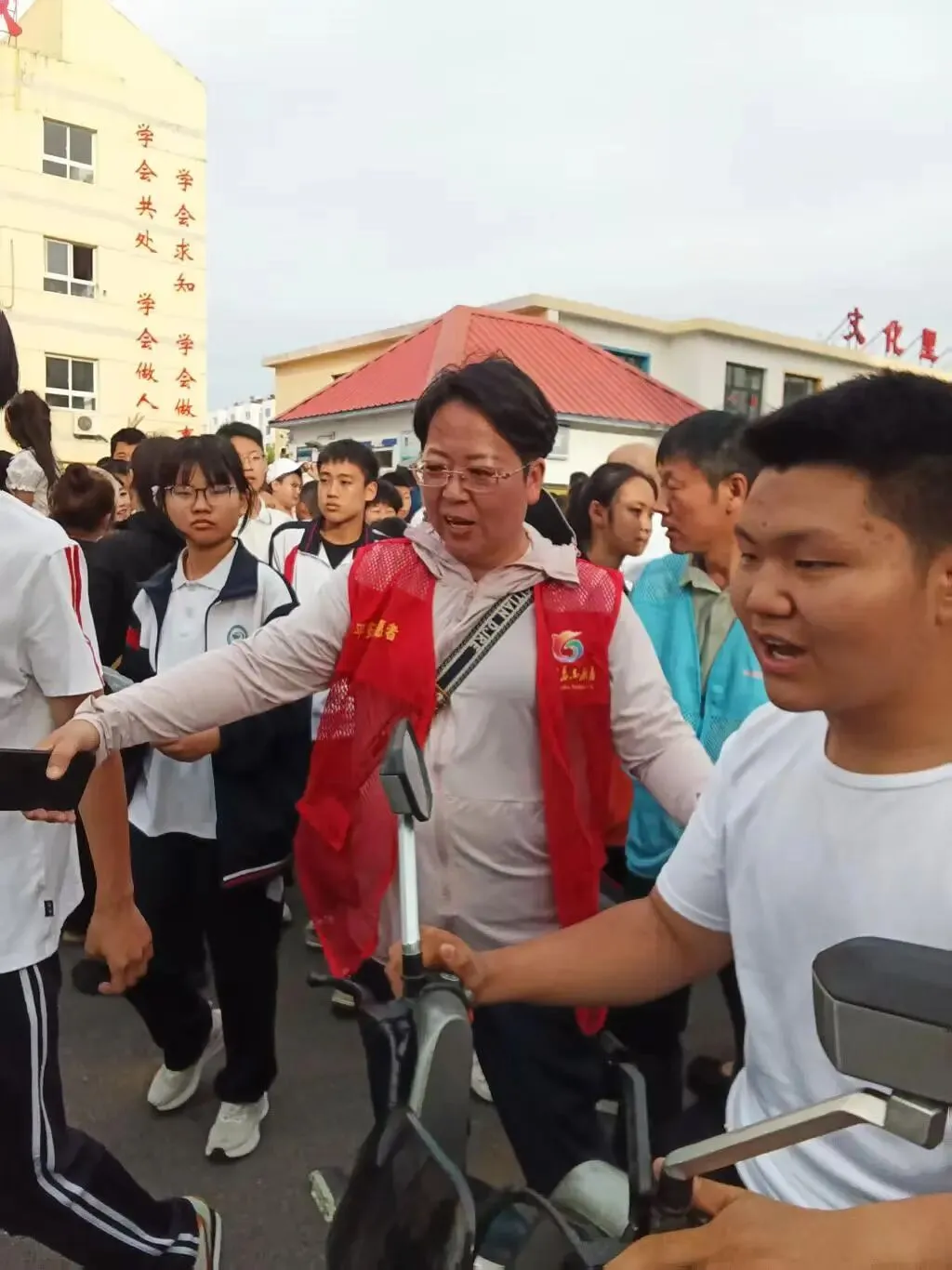 “三原有爱”护航中考 诚信公益情暖港城-第5张图片-四季读书网