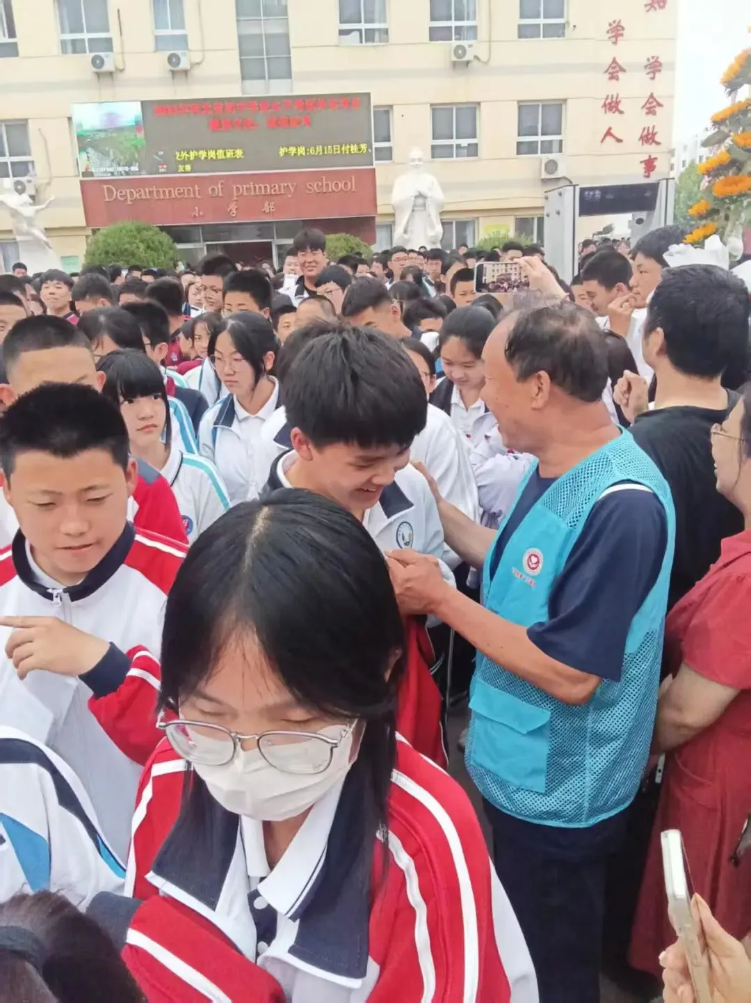“三原有爱”护航中考 诚信公益情暖港城-第11张图片-四季读书网