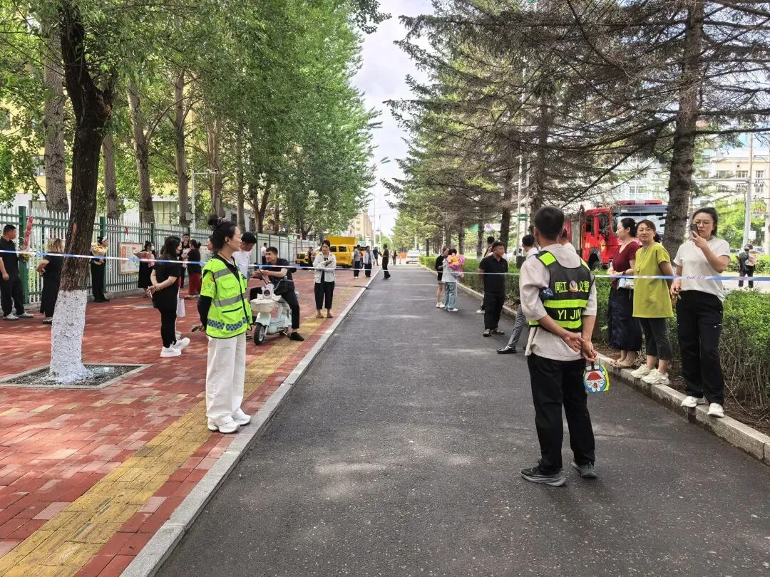 义警同心护中考 警民携手筑坦途——同江市江城义警队全力护航学子逐梦路-第9张图片-四季读书网