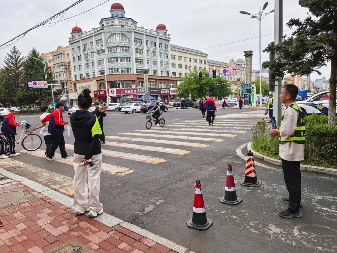 义警同心护中考 警民携手筑坦途——同江市江城义警队全力护航学子逐梦路-第13张图片-四季读书网