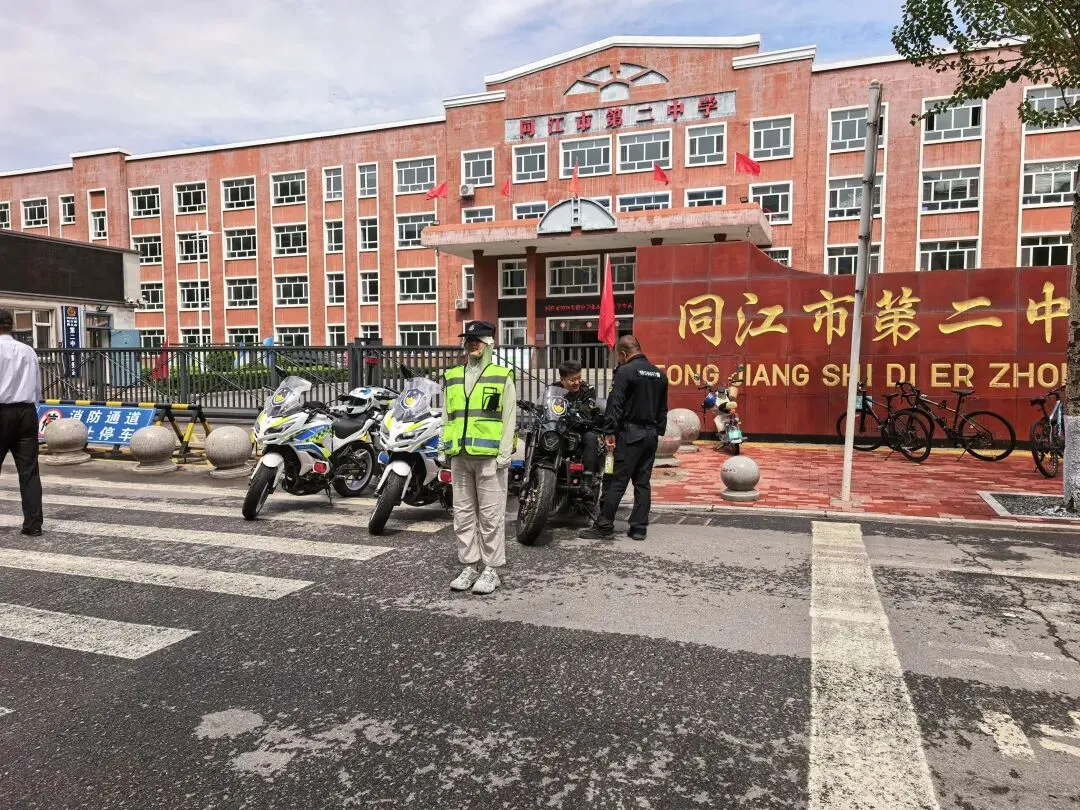 义警同心护中考 警民携手筑坦途——同江市江城义警队全力护航学子逐梦路-第17张图片-四季读书网