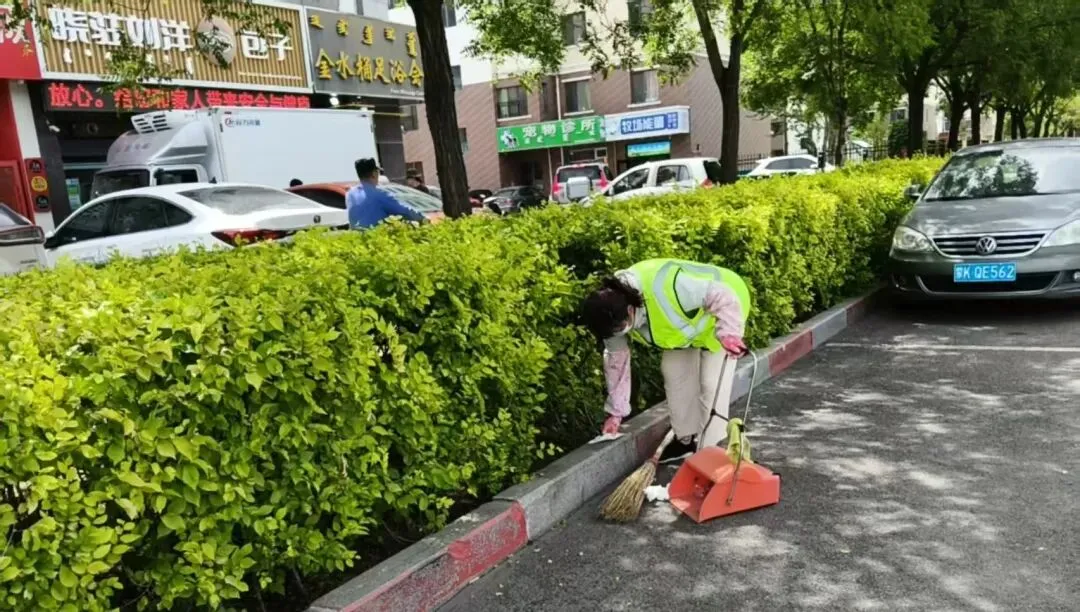 护航中考、洁净相伴——康巴什市政环卫公司全力做好中考考点环境卫生保障工作-第3张图片-四季读书网