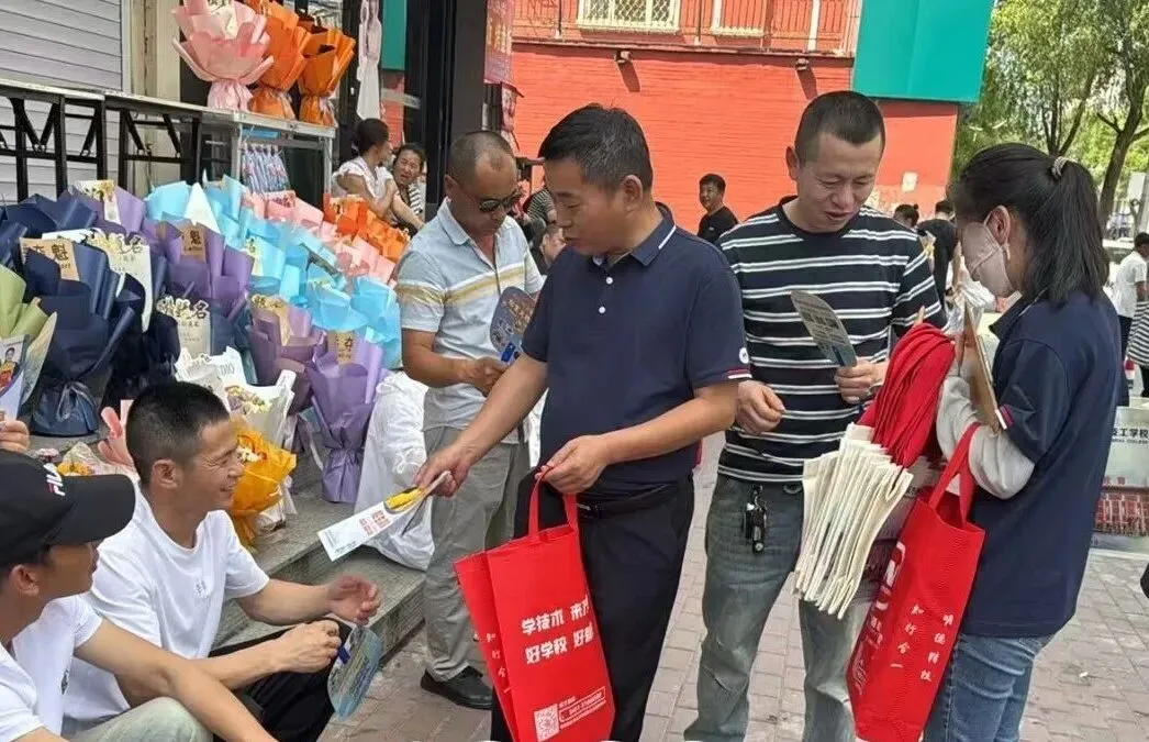 中考护航 Day2|校长亲临线下答疑 + 同步线上直播,万通全程为考生家长保驾护航-第22张图片-四季读书网