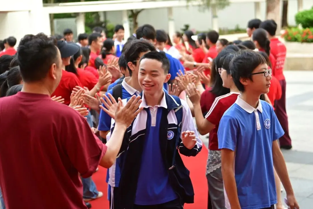 直击南山中考现场!-第9张图片-四季读书网