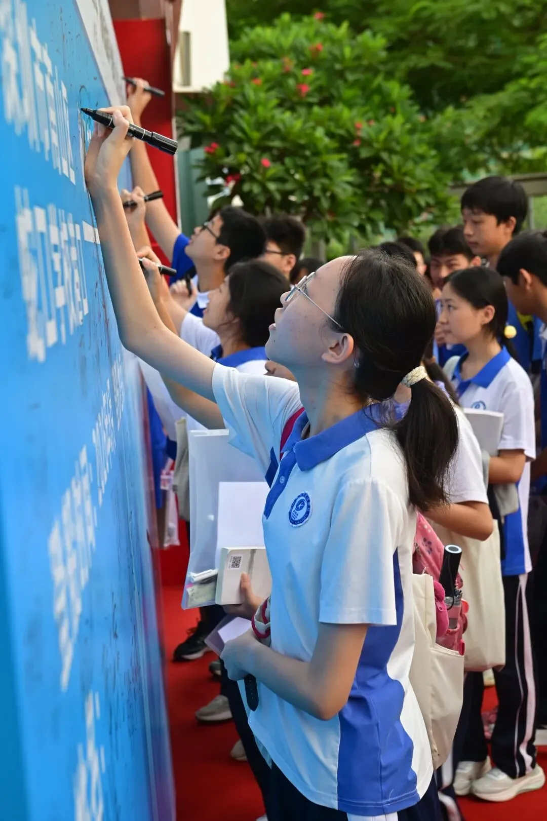 直击南山中考现场!-第12张图片-四季读书网