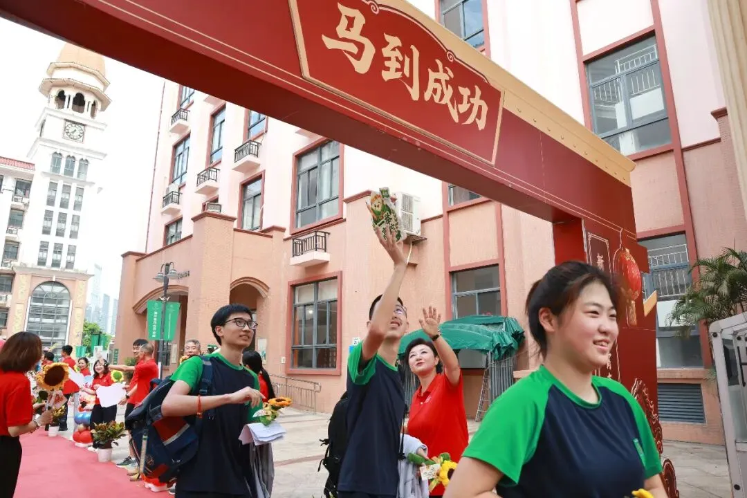 直击南山中考现场!-第15张图片-四季读书网