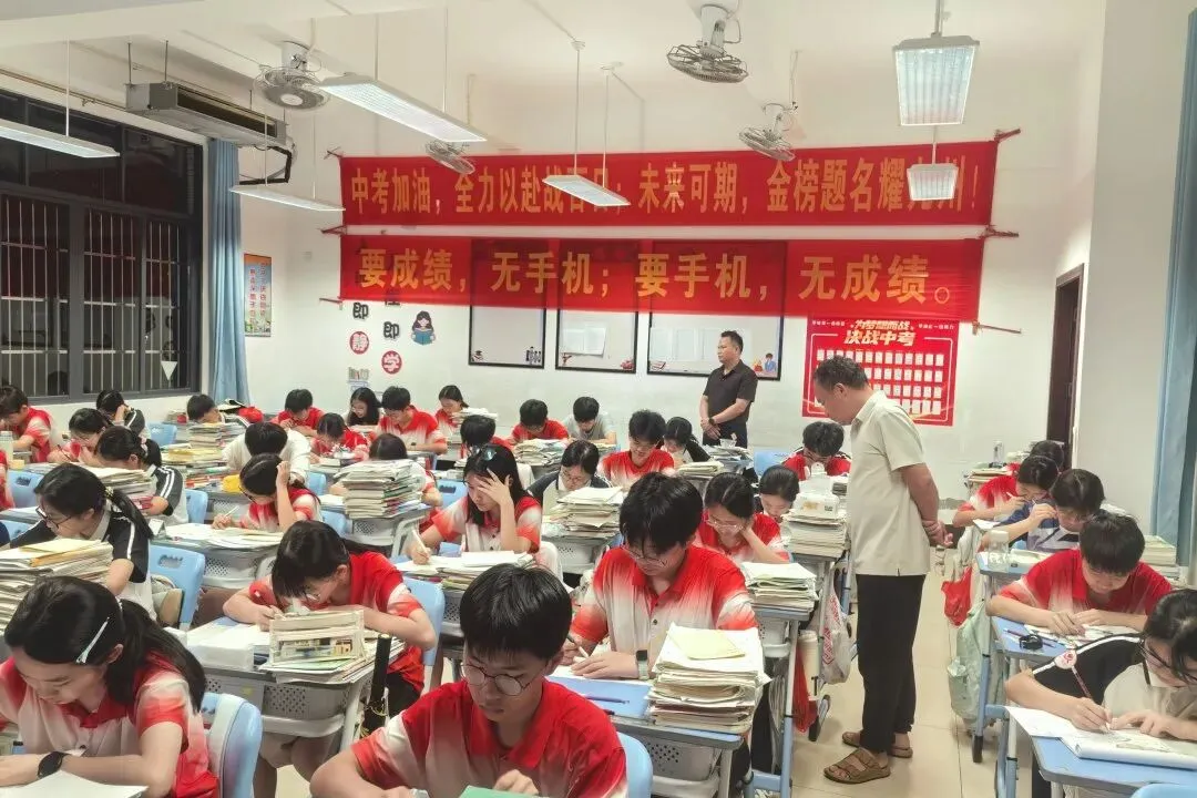 高州市泗水中学中考心理调适指南|家校同心稳心态,多方携手护学子-第36张图片-四季读书网