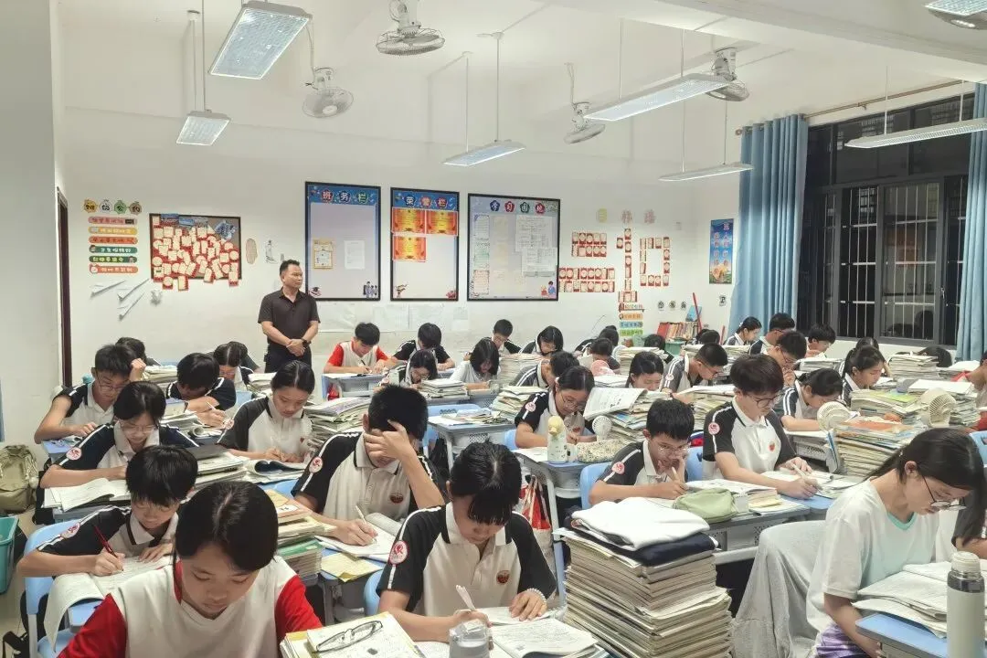 高州市泗水中学中考心理调适指南|家校同心稳心态,多方携手护学子-第47张图片-四季读书网