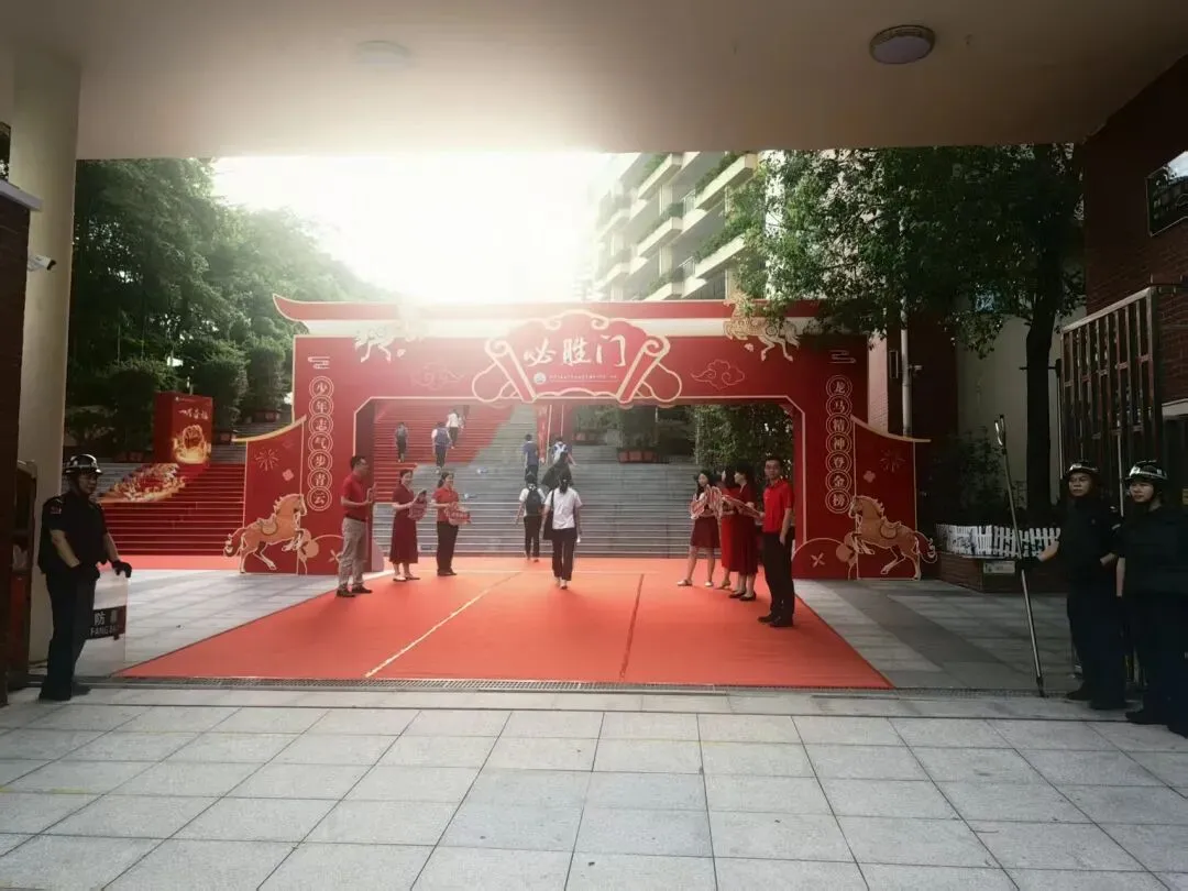 刚刚,深圳中考作文题公布 !“跑起来”火了!网友纷纷刷屏,考场外直击-第7张图片-四季读书网