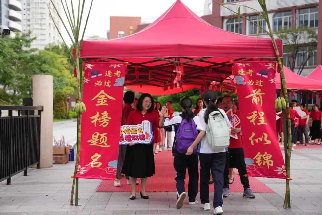 刚刚,深圳中考作文题公布 !“跑起来”火了!网友纷纷刷屏,考场外直击-第14张图片-四季读书网