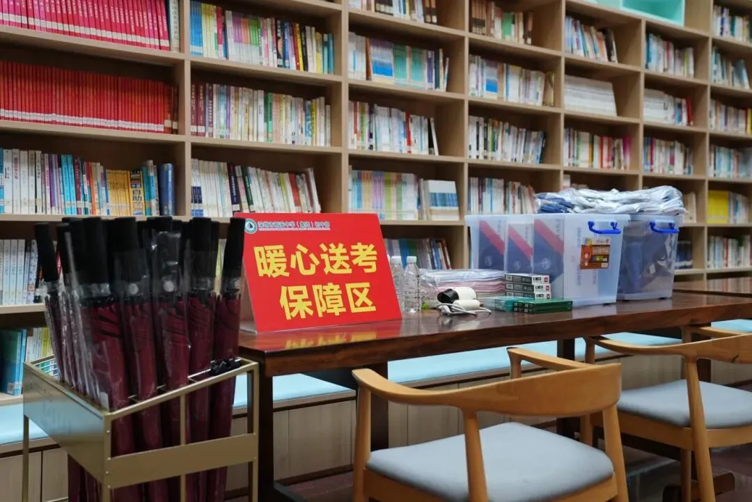 刚刚,深圳中考作文题公布 !“跑起来”火了!网友纷纷刷屏,考场外直击-第18张图片-四季读书网