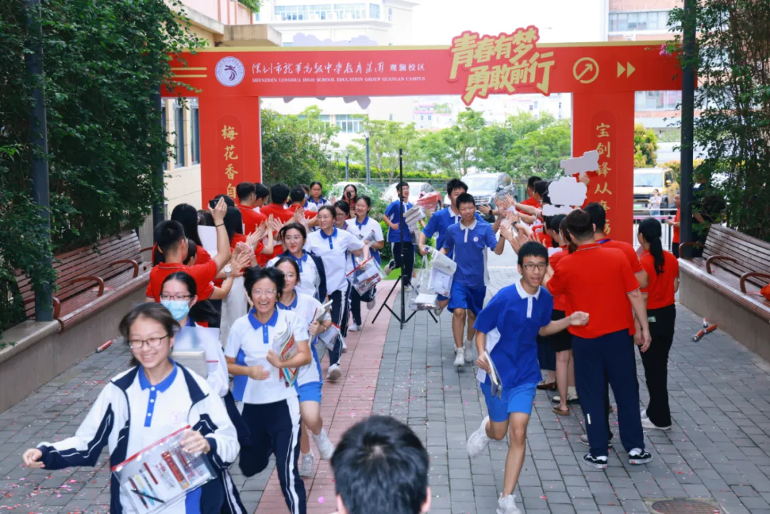 直击深圳中考首日!这些瞬间太暖心→-第6张图片-四季读书网