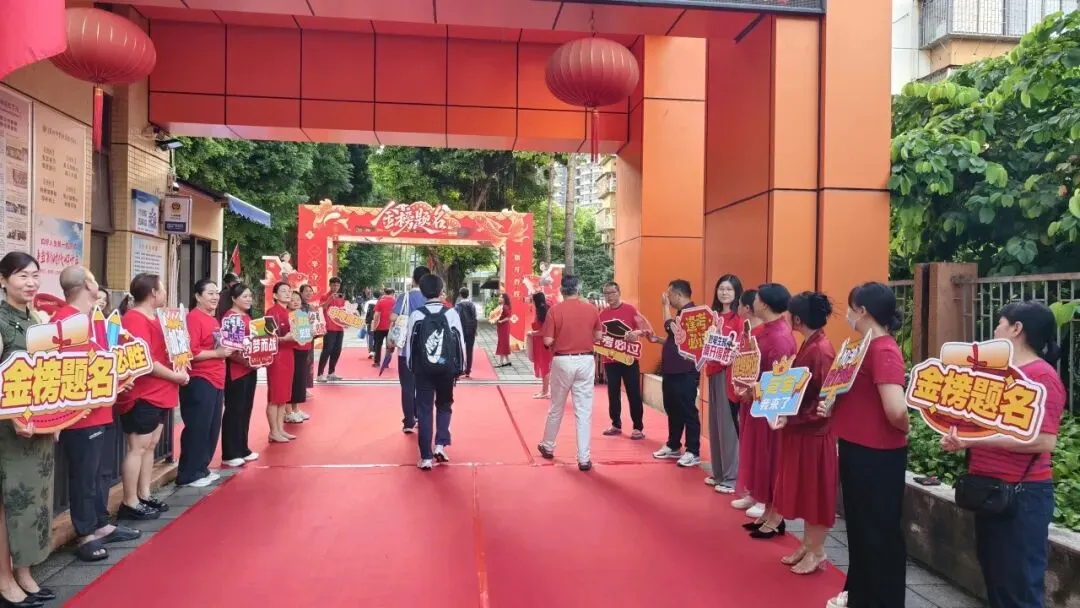 直击中考首日,为学子们加油!-第5张图片-四季读书网