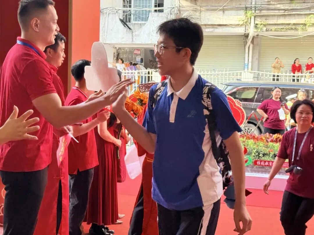 直击中考首日,为学子们加油!-第7张图片-四季读书网