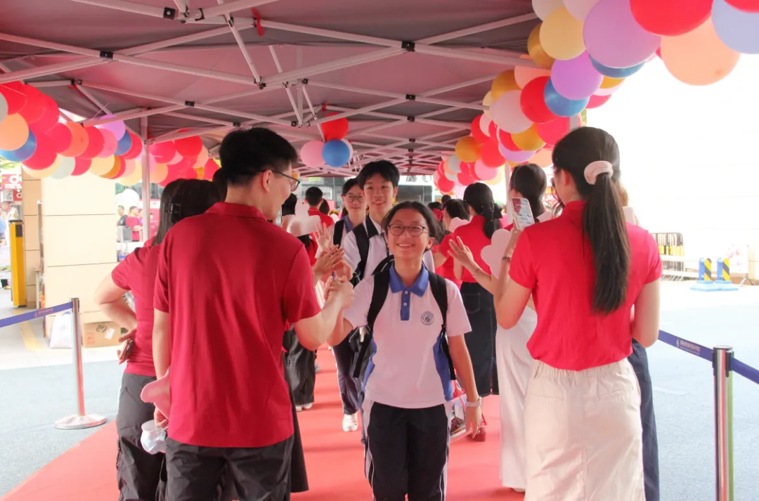 直击中考首日,为学子们加油!-第13张图片-四季读书网