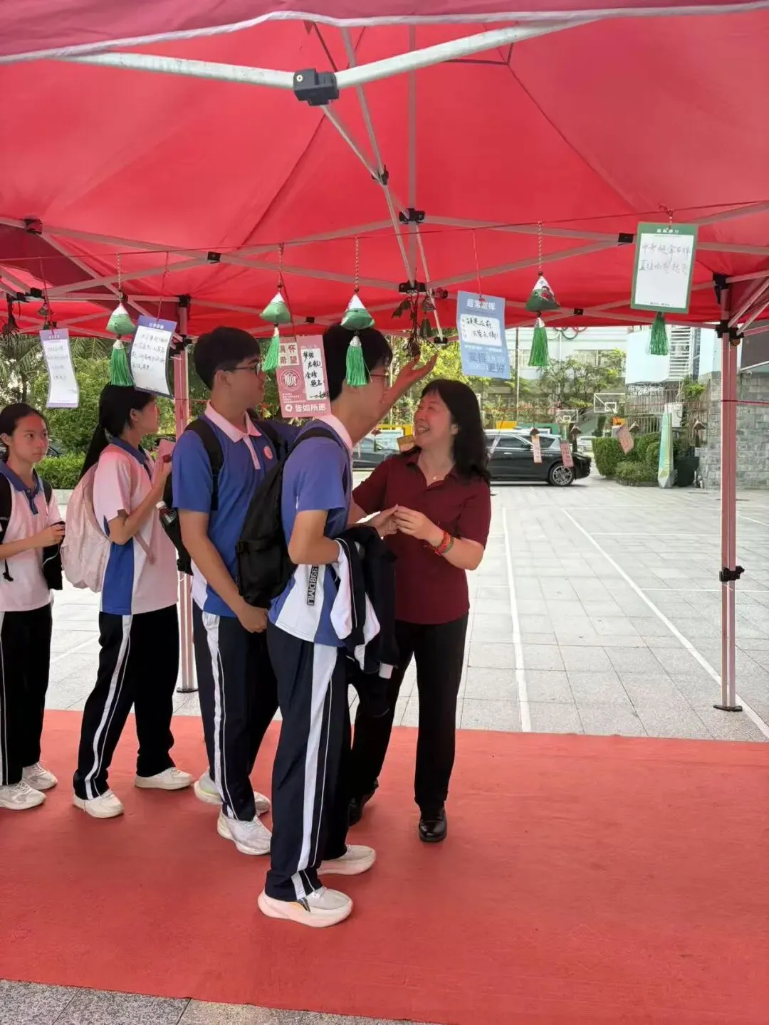 直击中考首日,为学子们加油!-第15张图片-四季读书网