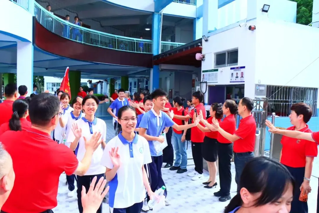 直击中考首日,为学子们加油!-第22张图片-四季读书网