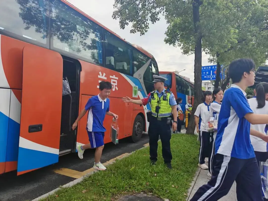 中考首日,科技警力齐上阵!解锁护考新模式→-第15张图片-四季读书网