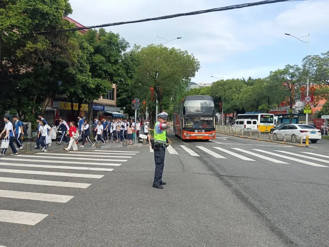 中考首日,科技警力齐上阵!解锁护考新模式→-第18张图片-四季读书网