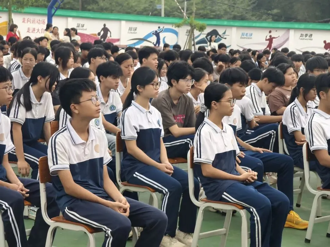 擂响中考出征鼓 奋笔逐梦向荣光——永镇中学举行2026年中考壮行大会-第6张图片-四季读书网