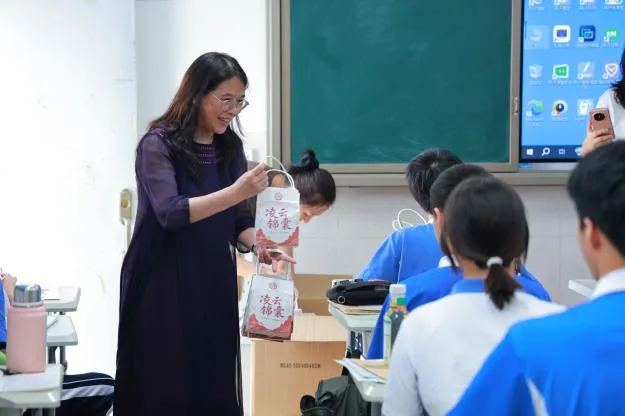三程暖意,助力巅峰——红岭石厦中考暖心护航系列活动圆满收官-第65张图片-四季读书网