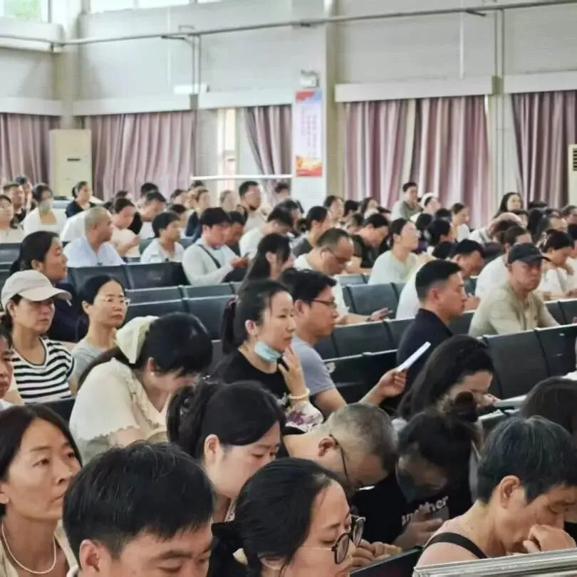 逐梦中考,平安续航|洛阳市香山初级中学召开2026年中考动员会暨暑期安全教育会-第11张图片-四季读书网