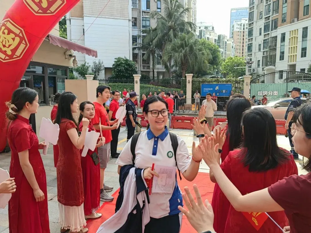 直击深圳中考首日,罗湖少年冲呀!-第9张图片-四季读书网