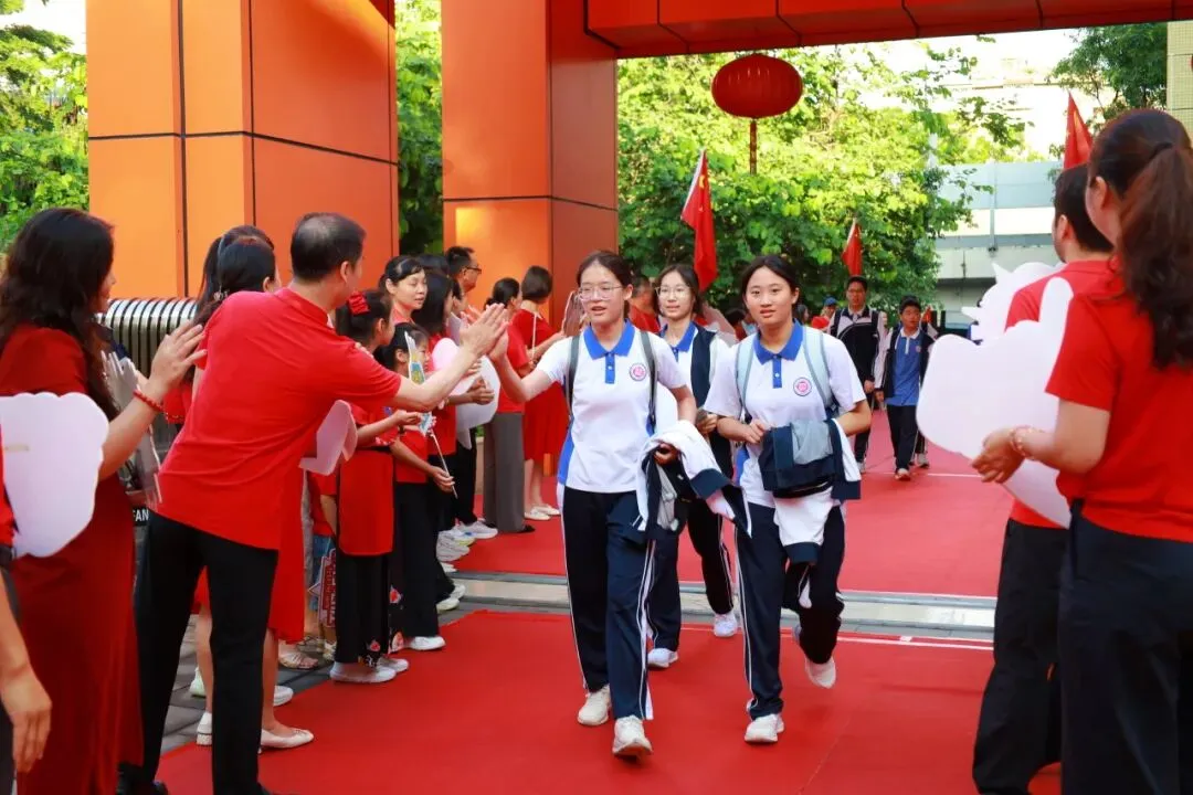 直击深圳中考首日,罗湖少年冲呀!-第11张图片-四季读书网