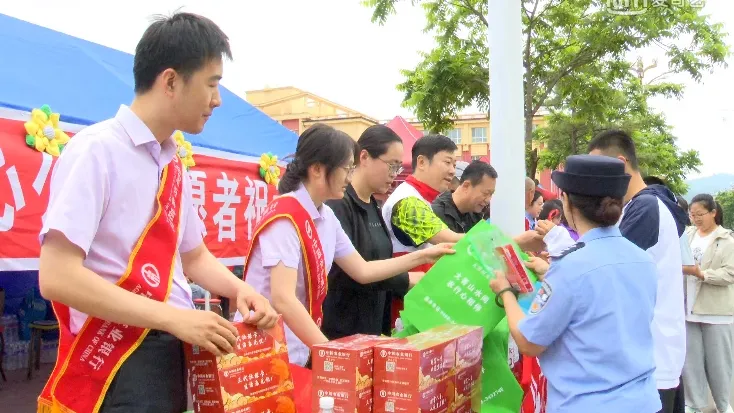 多方聚力筑屏障 满城爱心护中考-第2张图片-四季读书网