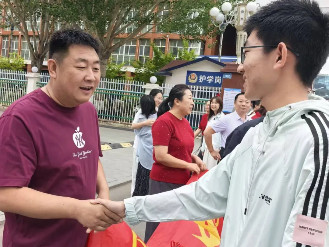 暖心送考 静待花开|锡市一中教师中考送考纪实-第12张图片-四季读书网