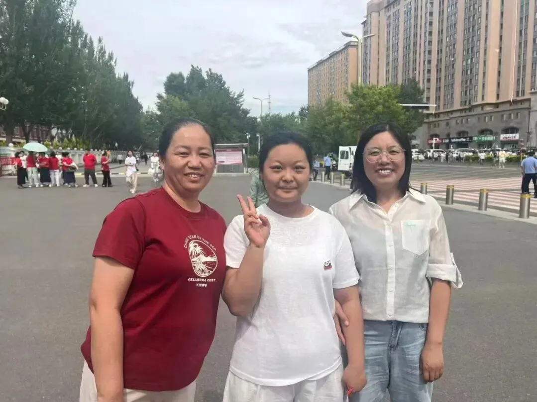 暖心送考 静待花开|锡市一中教师中考送考纪实-第15张图片-四季读书网