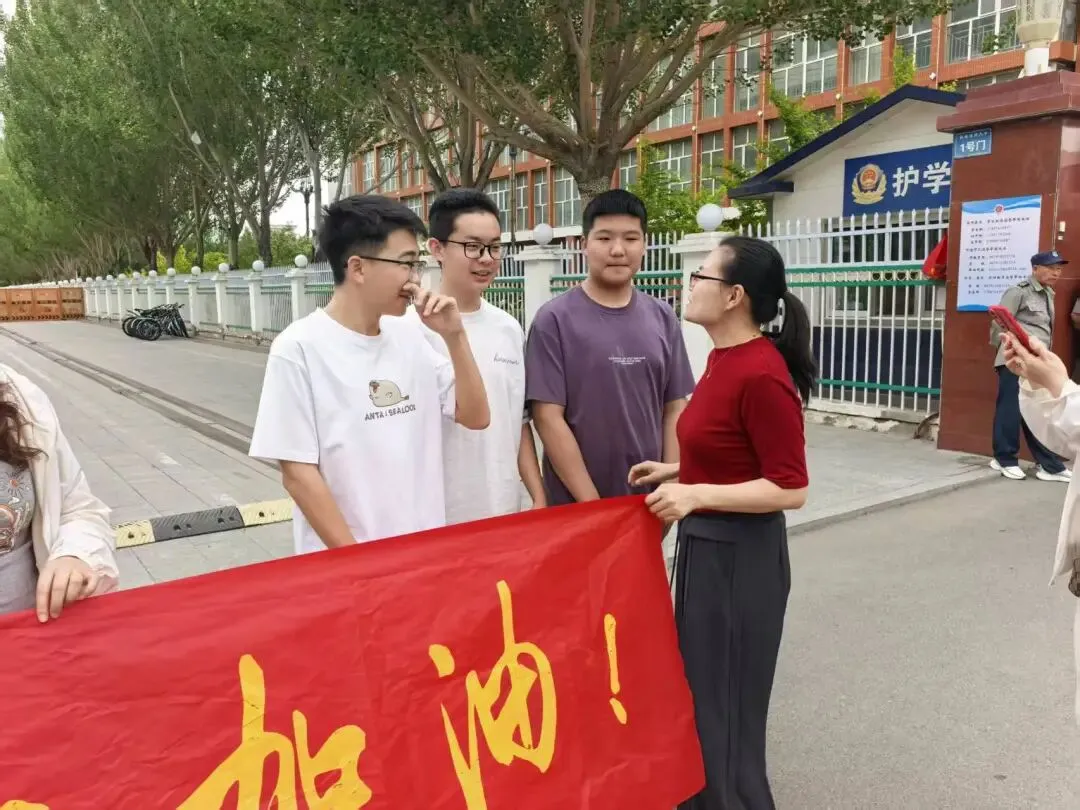 暖心送考 静待花开|锡市一中教师中考送考纪实-第21张图片-四季读书网