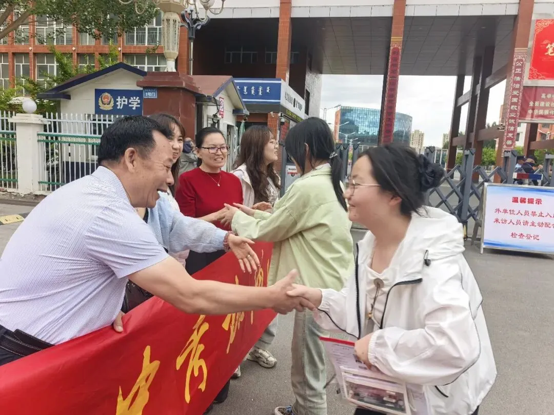 暖心送考 静待花开|锡市一中教师中考送考纪实-第22张图片-四季读书网