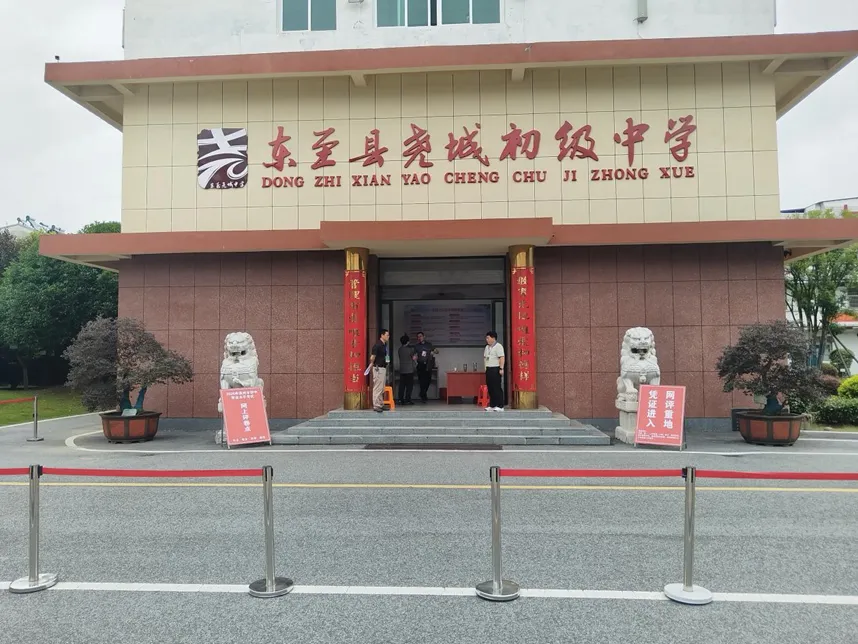 直击中考阅卷现场:12万余份答卷的公正守护-第3张图片-四季读书网
