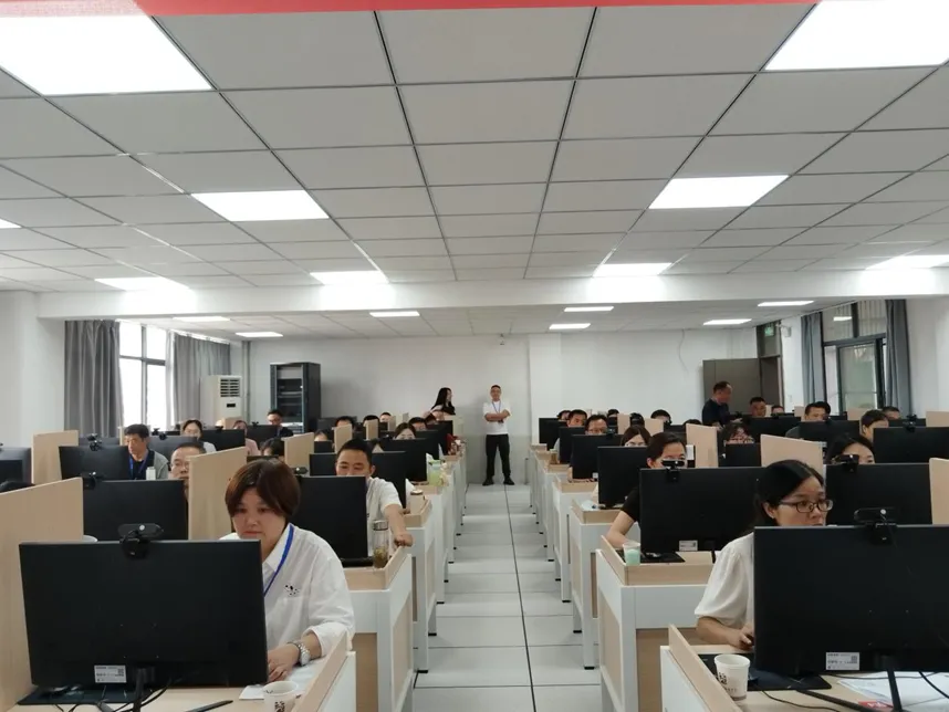 直击中考阅卷现场:12万余份答卷的公正守护-第8张图片-四季读书网