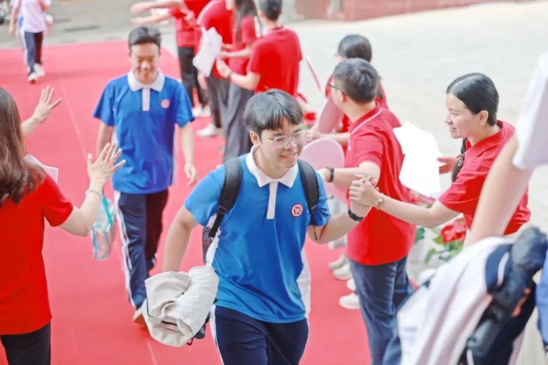 以青春之名,赴梦想之约!直击福田中考首日-第6张图片-四季读书网