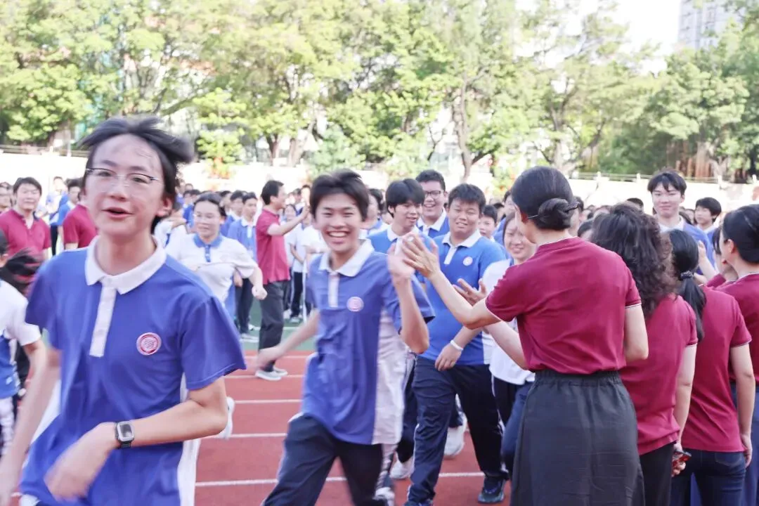 以青春之名,赴梦想之约!直击福田中考首日-第24张图片-四季读书网