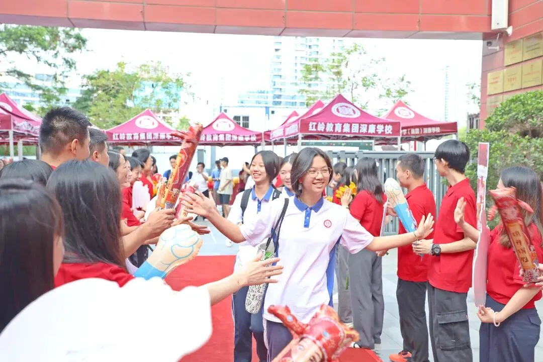 以青春之名,赴梦想之约!直击福田中考首日-第30张图片-四季读书网