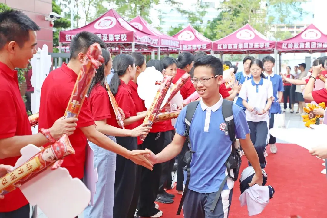 以青春之名,赴梦想之约!直击福田中考首日-第31张图片-四季读书网