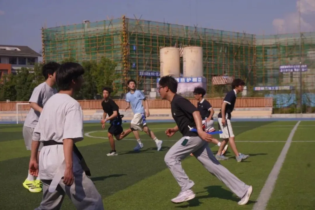 中考特辑 | 拒绝内卷、告别天价:给焦虑家庭的一条突围路-第7张图片-四季读书网