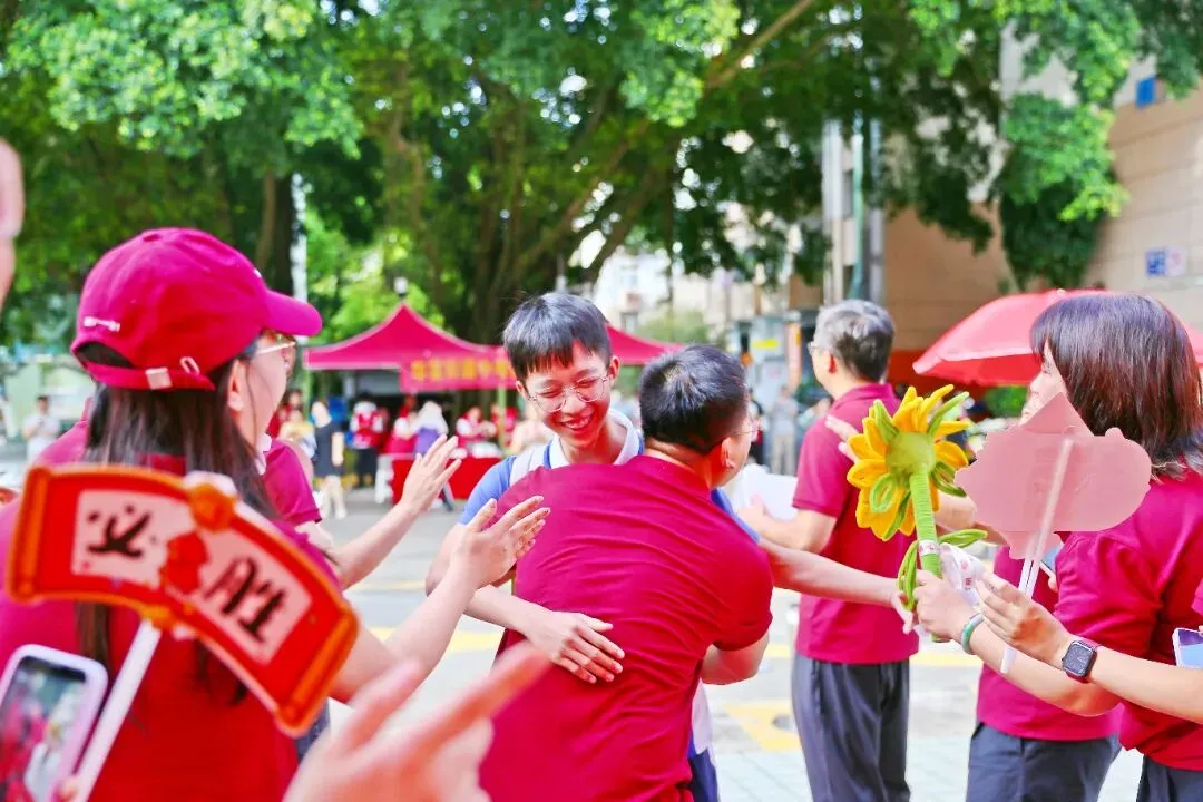 以青春之名,赴梦想之约!直击福田中考首日-第50张图片-四季读书网