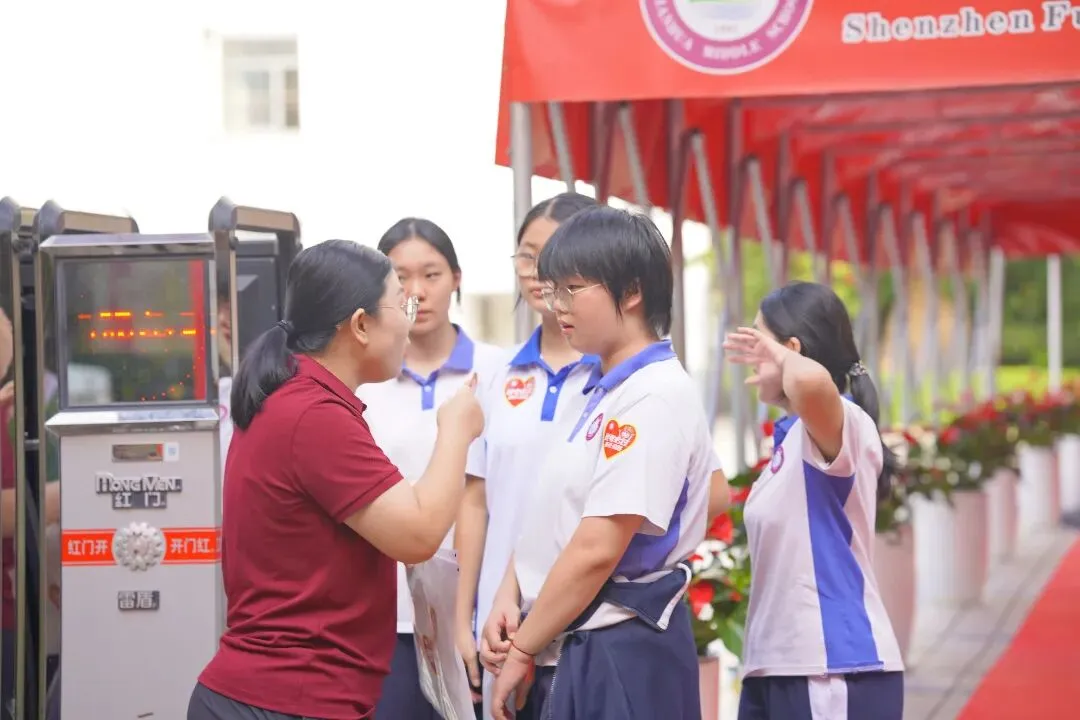 以青春之名,赴梦想之约!直击福田中考首日-第54张图片-四季读书网
