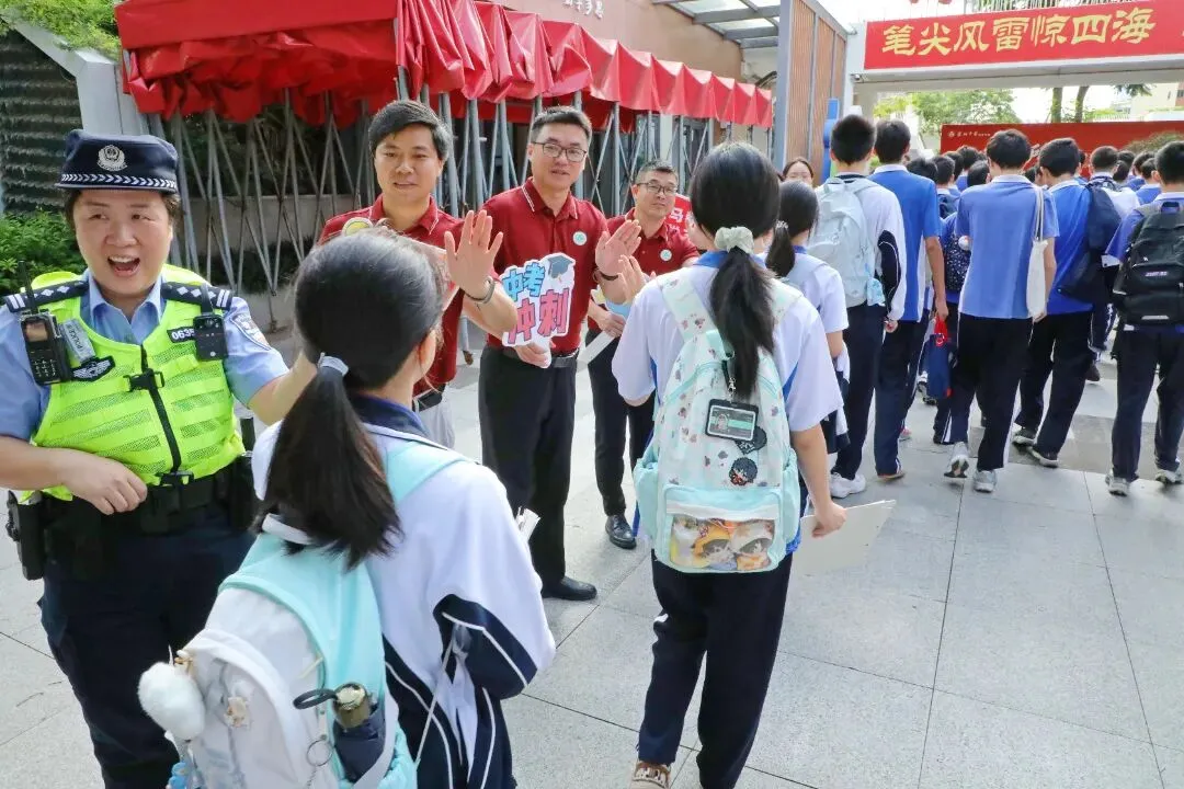 以青春之名,赴梦想之约!直击福田中考首日-第59张图片-四季读书网