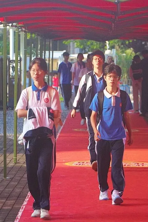 中考首日 | 执笔战中考 少年启华章-第31张图片-四季读书网