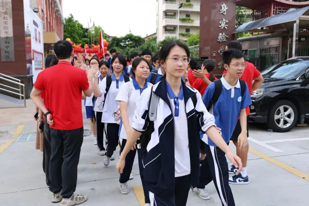 中考首日丨心怀拿云志,今朝圆梦时-第14张图片-四季读书网