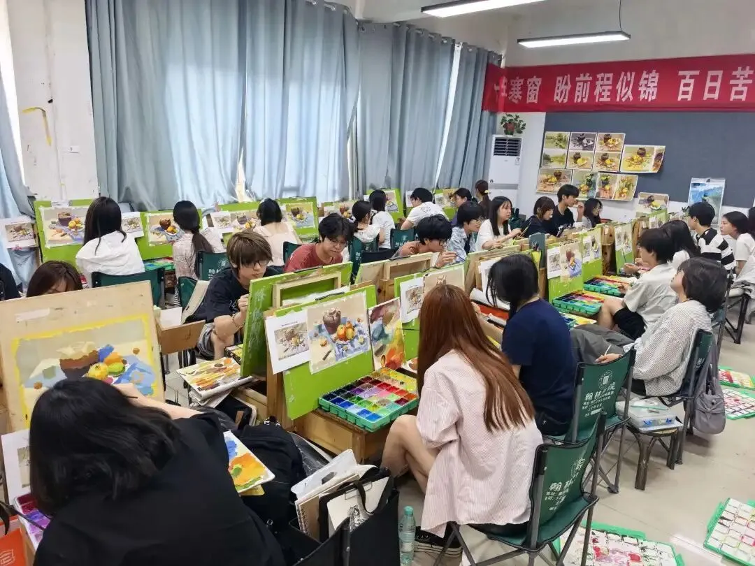 集训阶段性检测|6月美术模拟考试顺利开展,稳步提升艺考实力-第3张图片-四季读书网