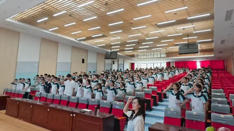 蓄力冲刺 决胜中考——海口市新海实验学校2026届中考动员大会圆满举行-第26张图片-四季读书网