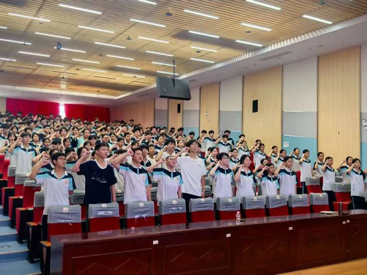 蓄力冲刺 决胜中考——海口市新海实验学校2026届中考动员大会圆满举行-第27张图片-四季读书网