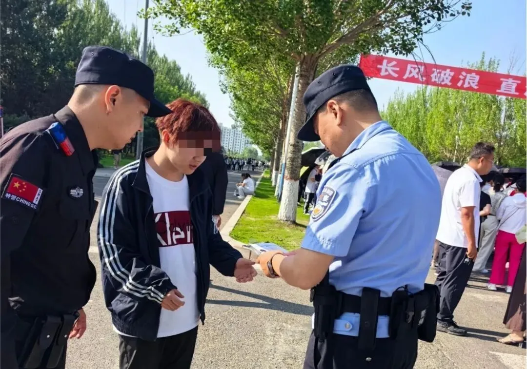 【护航中考】冰城公安:“别慌”“加油” 考场外的藏蓝温度-第3张图片-四季读书网